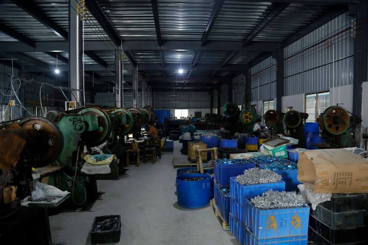 阳江市江城区浩通五金塑胶制品厂 进旺铺扫码联系工厂展厅，一站式五金塑料制品采购